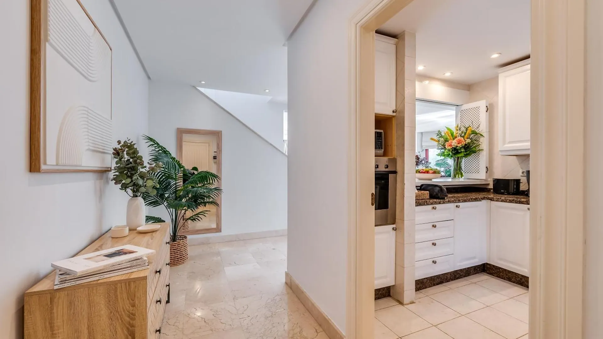 Дом отдыха Вилла Vacation Marbella I La Alzambra Peaceful Hideaway With Sea Views